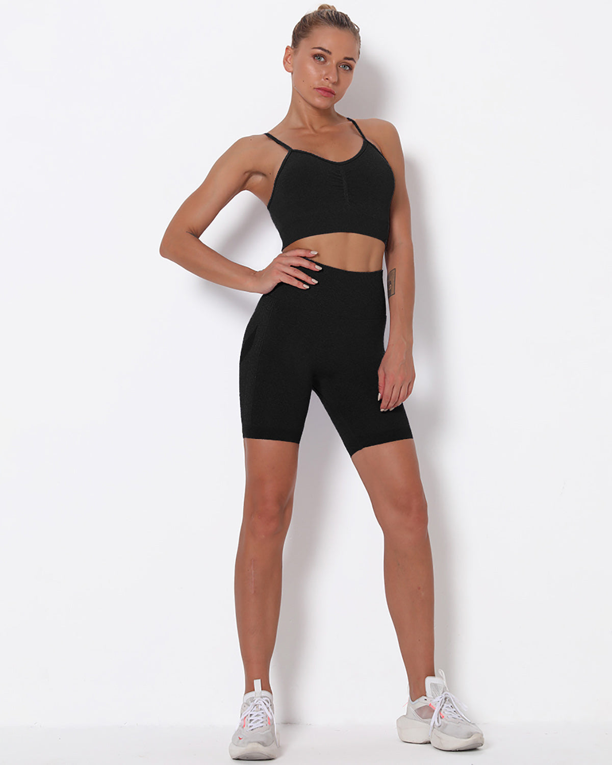 Amplify Scrunch Seamless Shorts - Schwarz