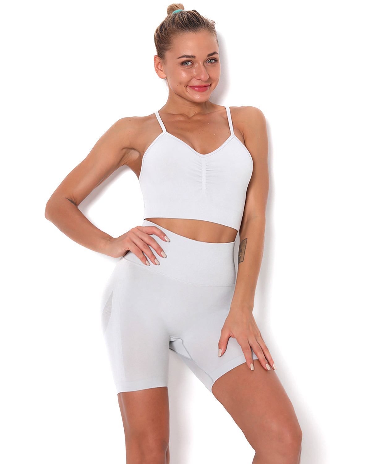Amplify Scrunch Seamless Shorts - Hellgrau